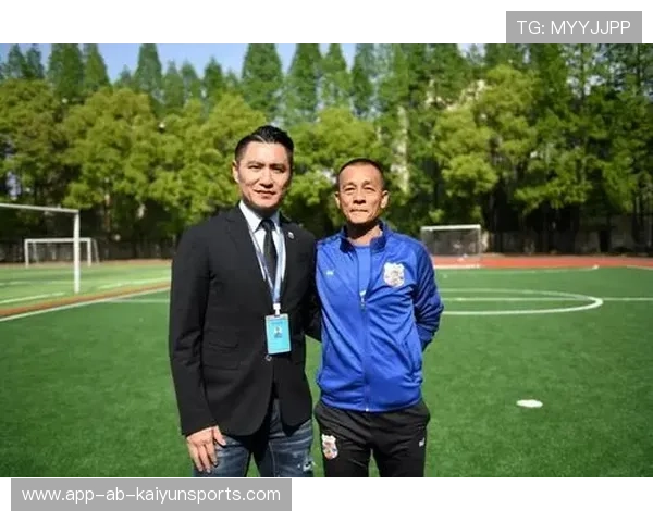 国足名宿组合回归绿茵，李范中卫组合再点燃回忆