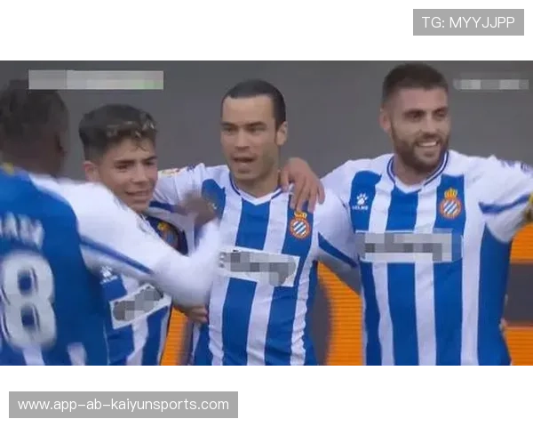 重庆铜梁龙迪马塔底线回敲,弧顶抽射击中门框 重庆铜梁龙迪马塔底线回敲,弧顶抽射击中门框